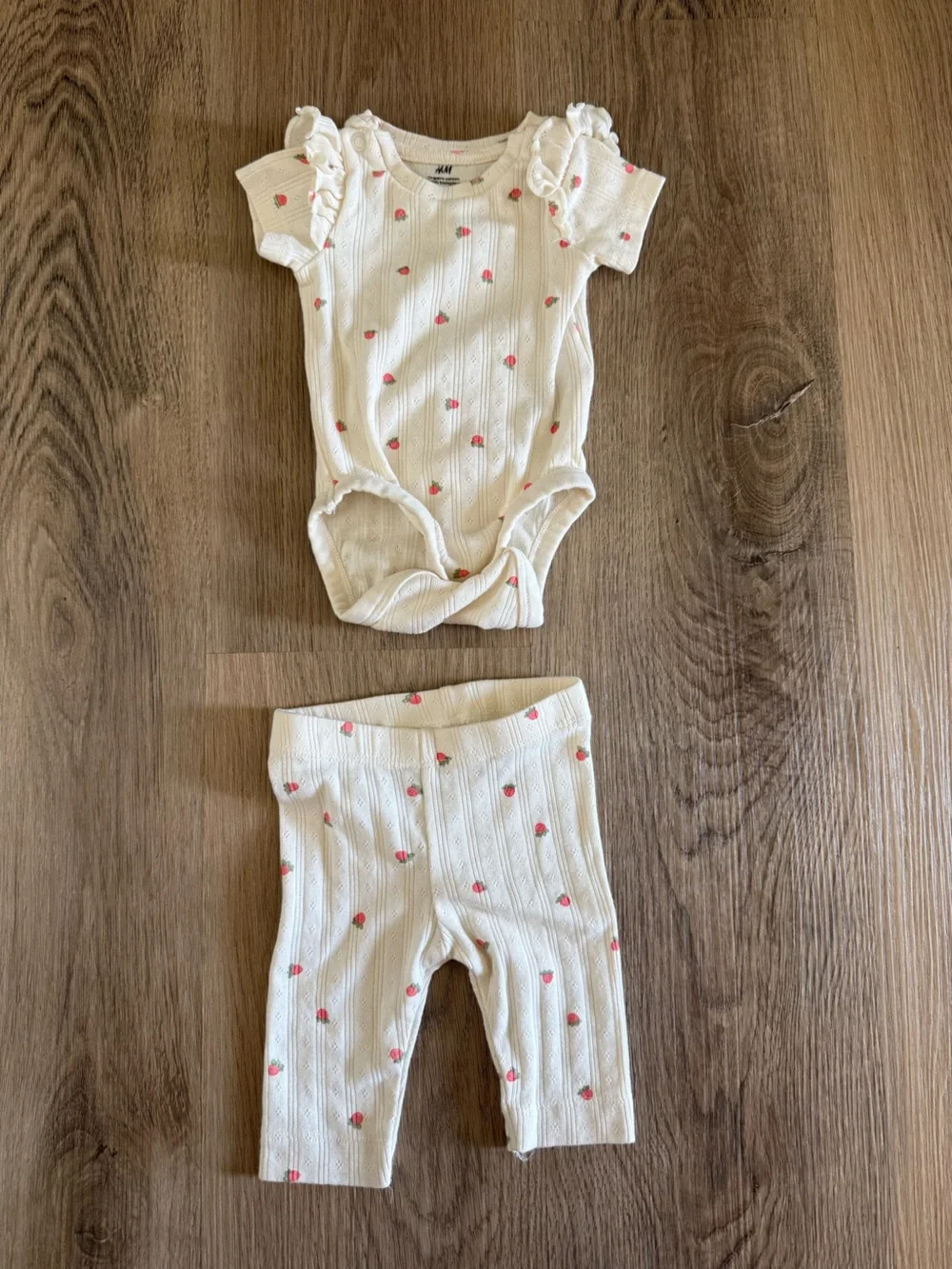 H&M Cream Ribbed Baby Tank & Shorts Set with Pink Strawberry Motif